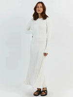 Ribbed Knit Maxi Dress: Elegant Autumn Style