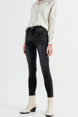 Q2 - Original Skinny Jeans With Ankle Zip in Black Wash