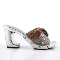 Original QSGFC New Arrival Fashionable Italian Shoes and Bag Sets Silver Color Women&#39;s Wedding Special Appliques for African Lady Sandals