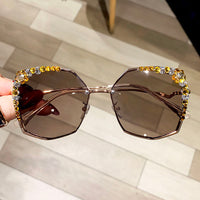 Original Luxury Brand Designer Sunglasses High Quality Rhinestone Sun Glasses Big Diamond Bling Eyeglasses Fashion Shades for Women Uv400